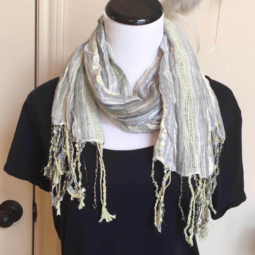 NWOT - Beautiful scarf/ wrap